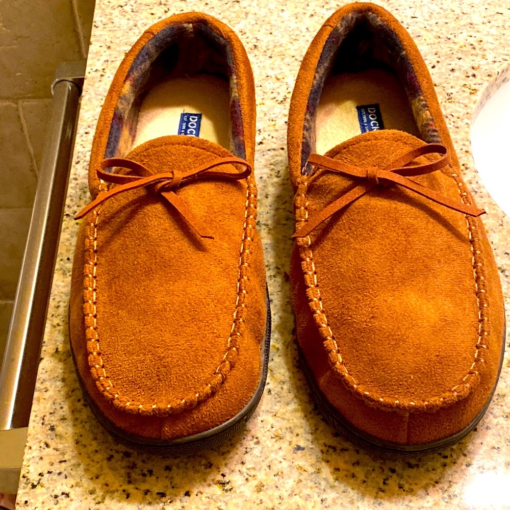 Dockers Moccasin style super comfy slippers. NWOT. Size 8/9